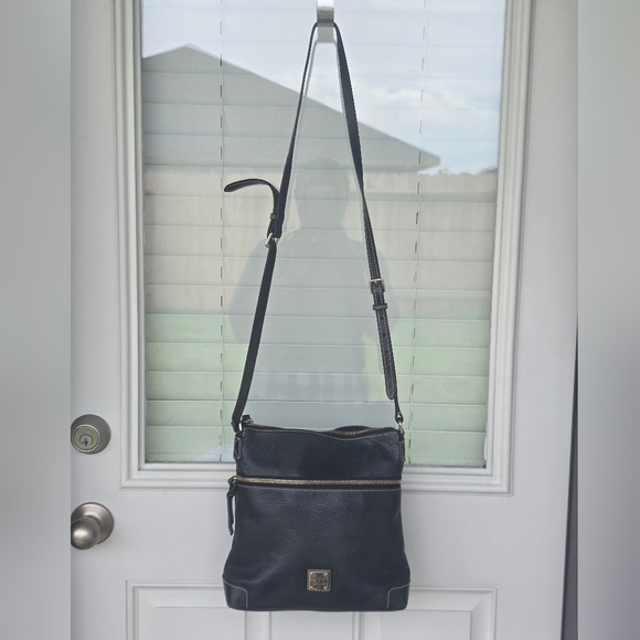 Dooney & Bourke Black Pebble Grain Crossbody Shoulder Bag Black Pockets - Picture 3 of 16